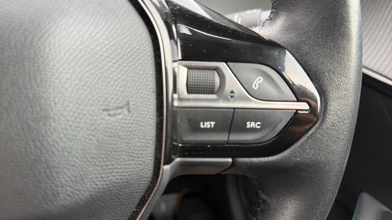 Peugeot 208 1.2 PureTech 100 Allure 5dr Petrol Hatchback